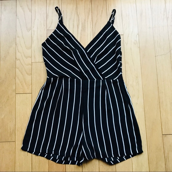 Other - 🌟Black and White Striped Romper🌟